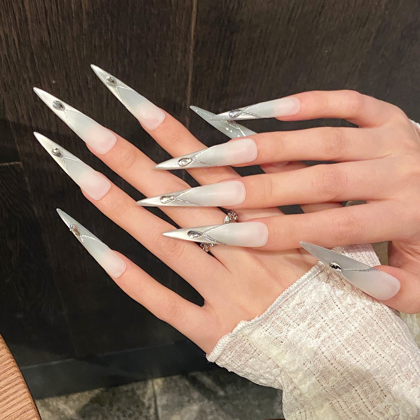 White Silver Gradient Diamond Press - on Nails