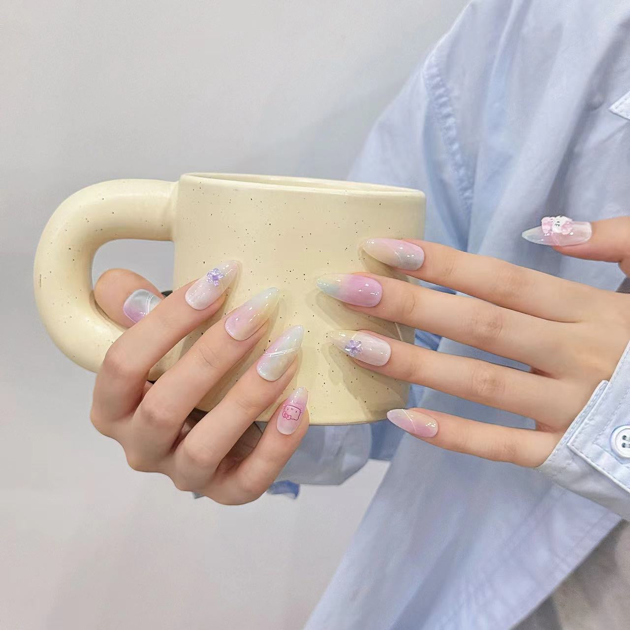 Hello Kitty Dreamy Gradient Nails