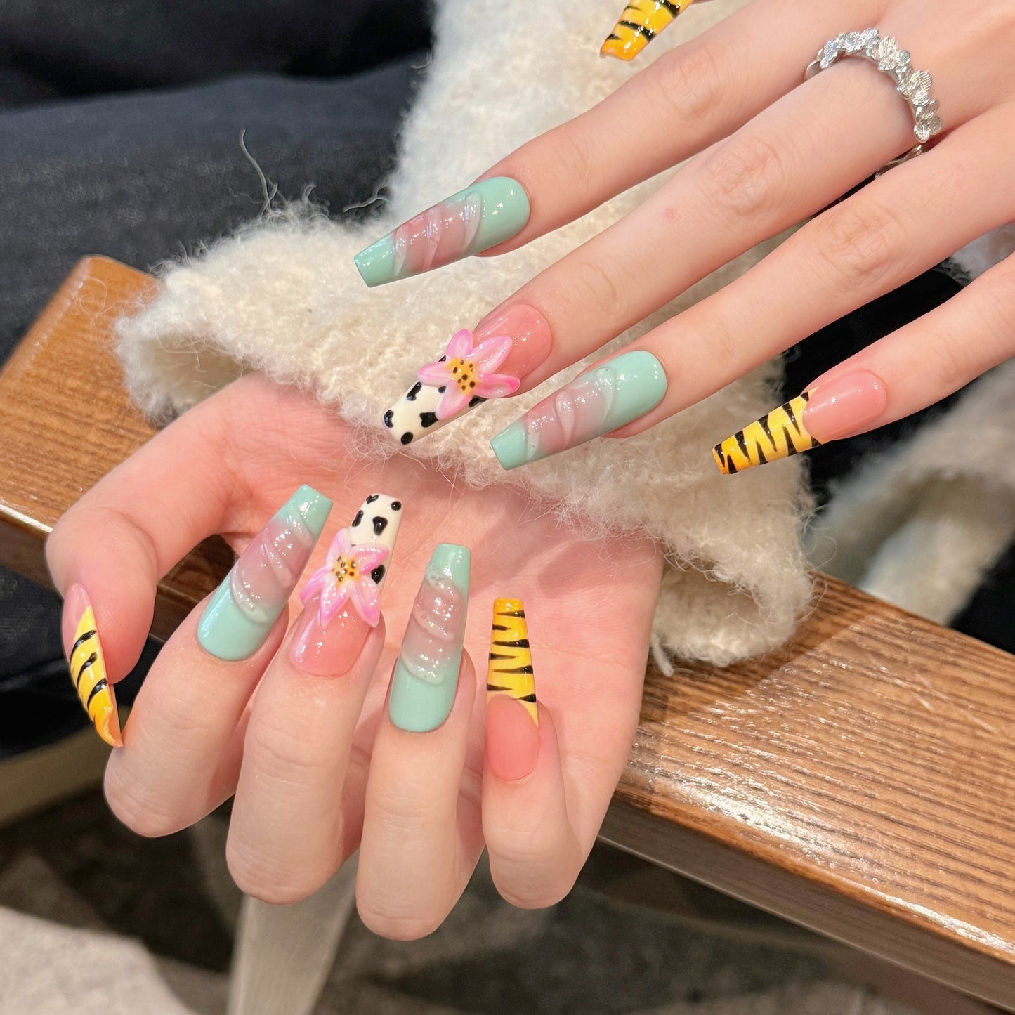 Pink - Blue Gradient Tiger - stripe Floral Press - on Nails