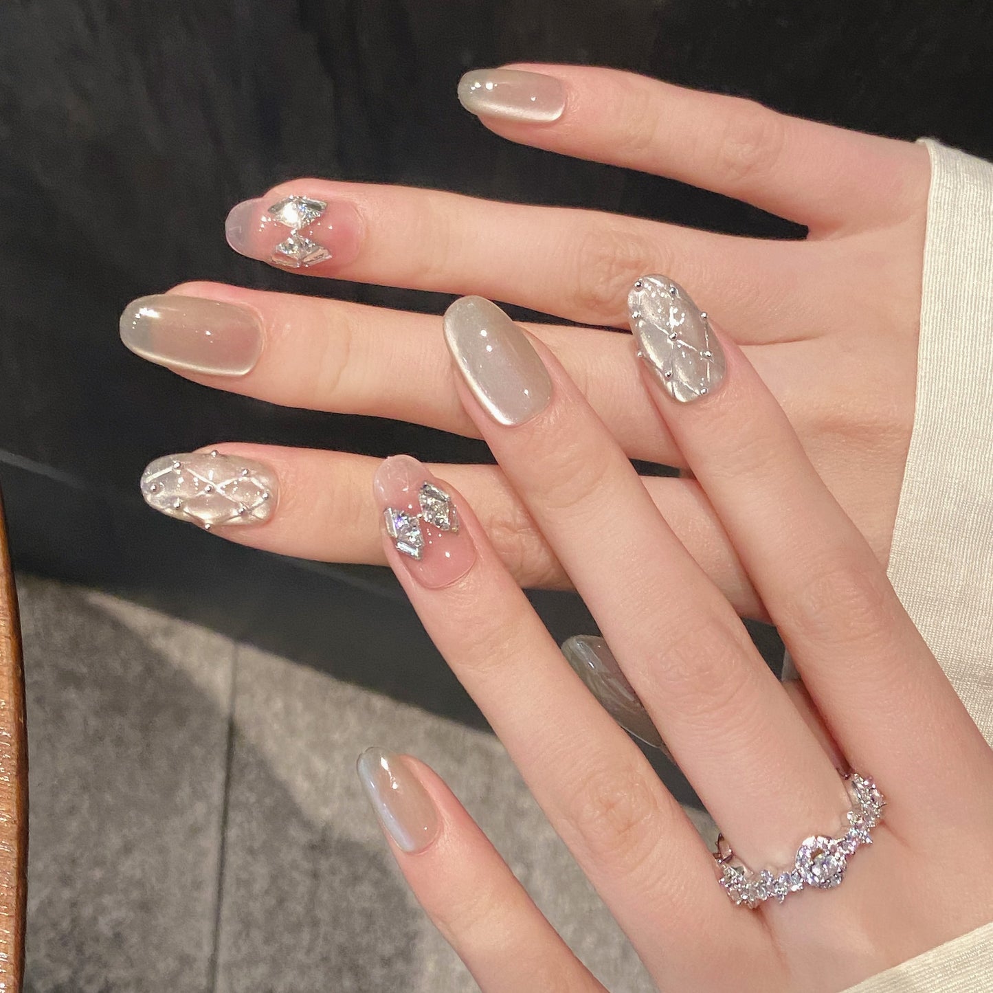 Silver & Pink Elegant Glam Press - on Nails