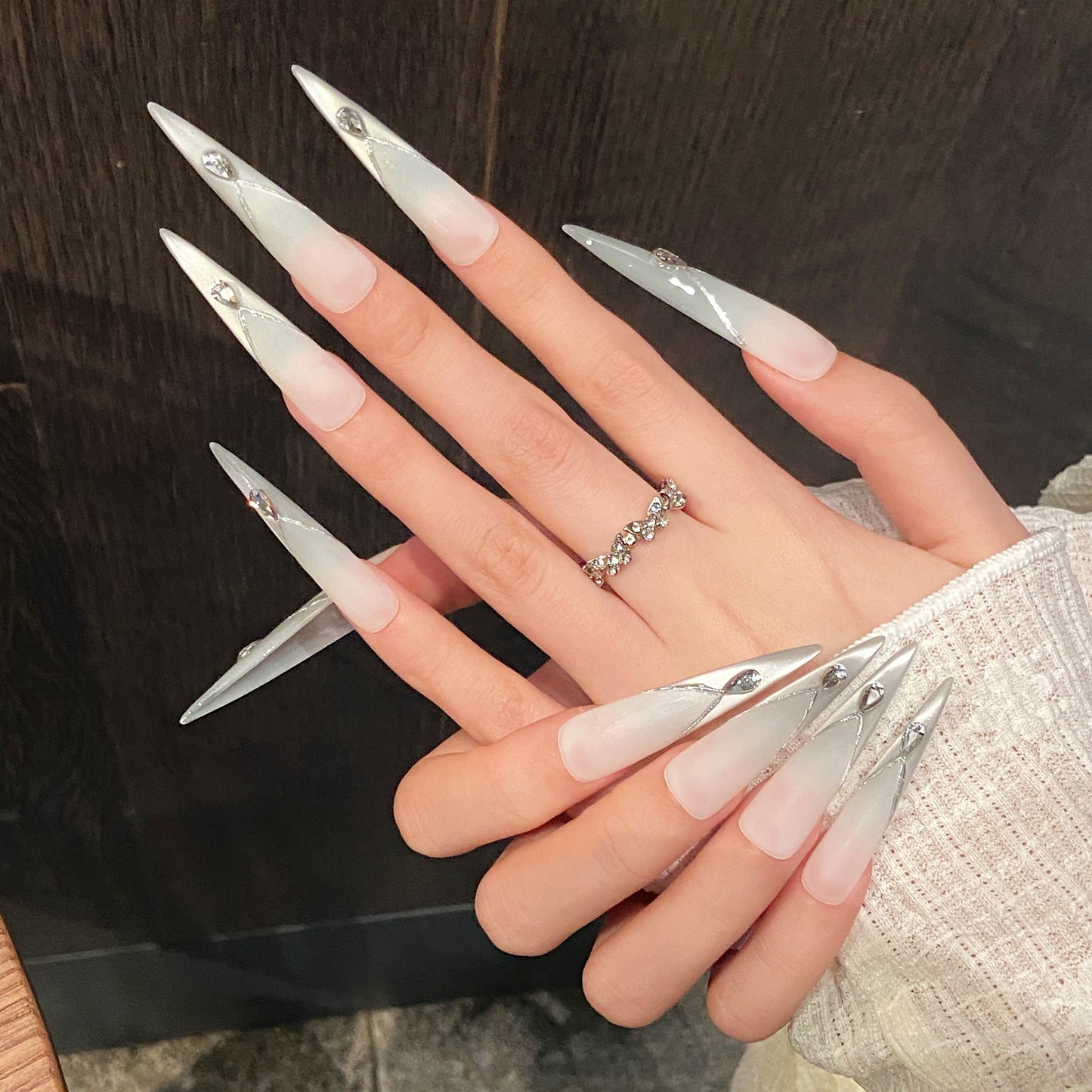 White Silver Gradient Diamond Press - on Nails