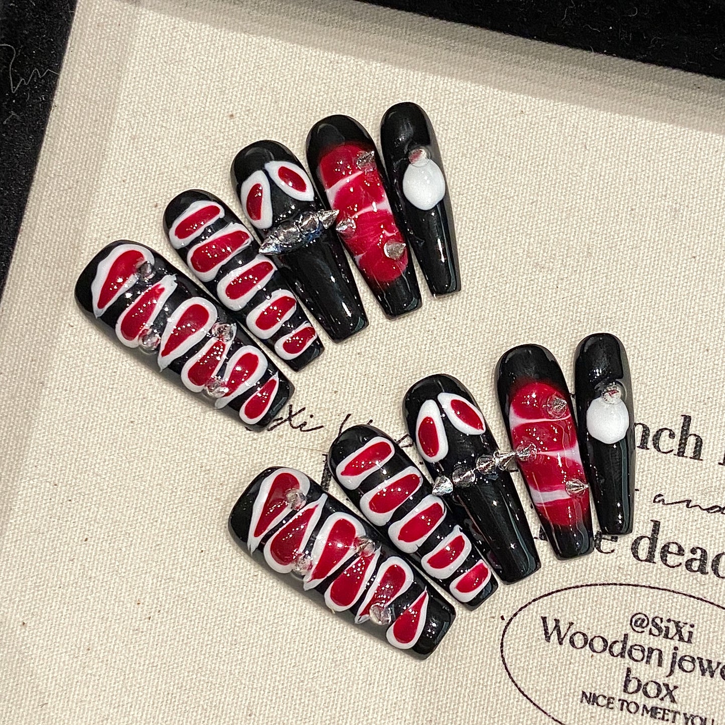 Black - Red Snake Skin Rivet Press - on Nails