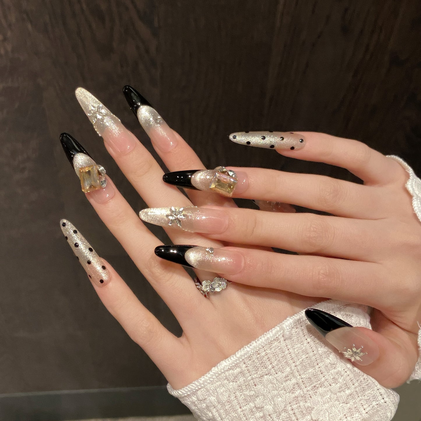 Beige - Black Gradient Gem Star Elegant Press - on Nails