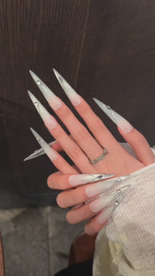 White Silver Gradient Diamond Press - on Nails