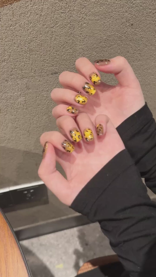 Golden Leopard Print Press - on Nails